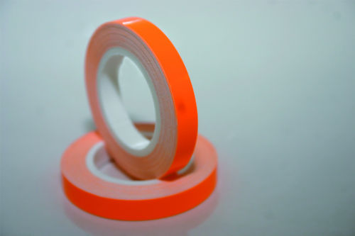 3411-a strisce ruote adesive arancione fluorescente 5mm x 6 metri + applicatore